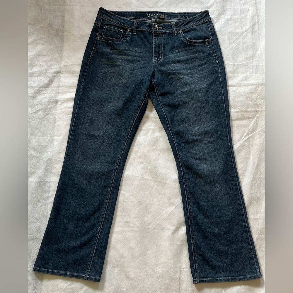 Massini Bootcut Jeans for women’s size 12 Dark blue Wash 5 pockets design.